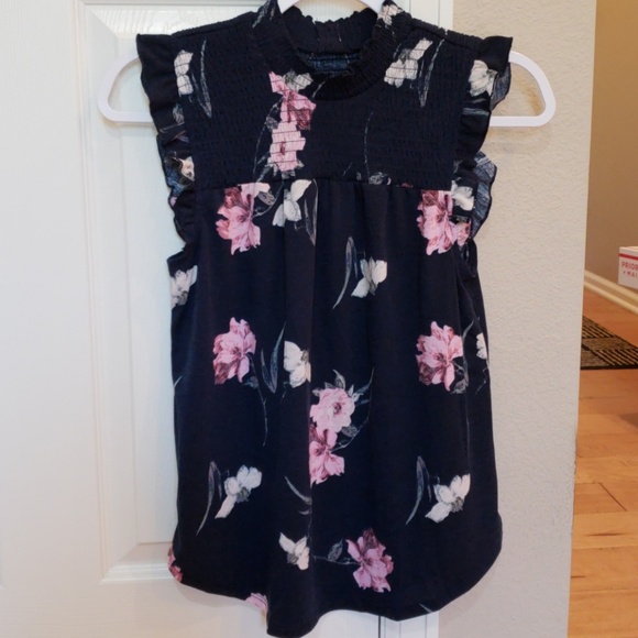 🔥Navy Smocked Ruffle Sleeve Top - Picture 3 of 5